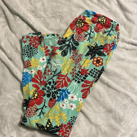 Lularoe legging bundle! Buttery soft and super comfy. - Picture 6 of 7